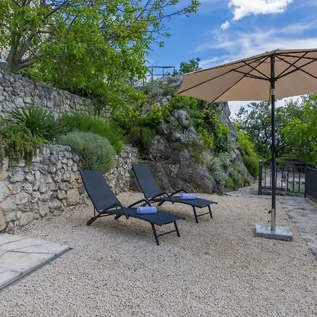 Ferienhaus In Veliko Brdo Mit Grill, Garten Und Terrasse Holiday home Makarska